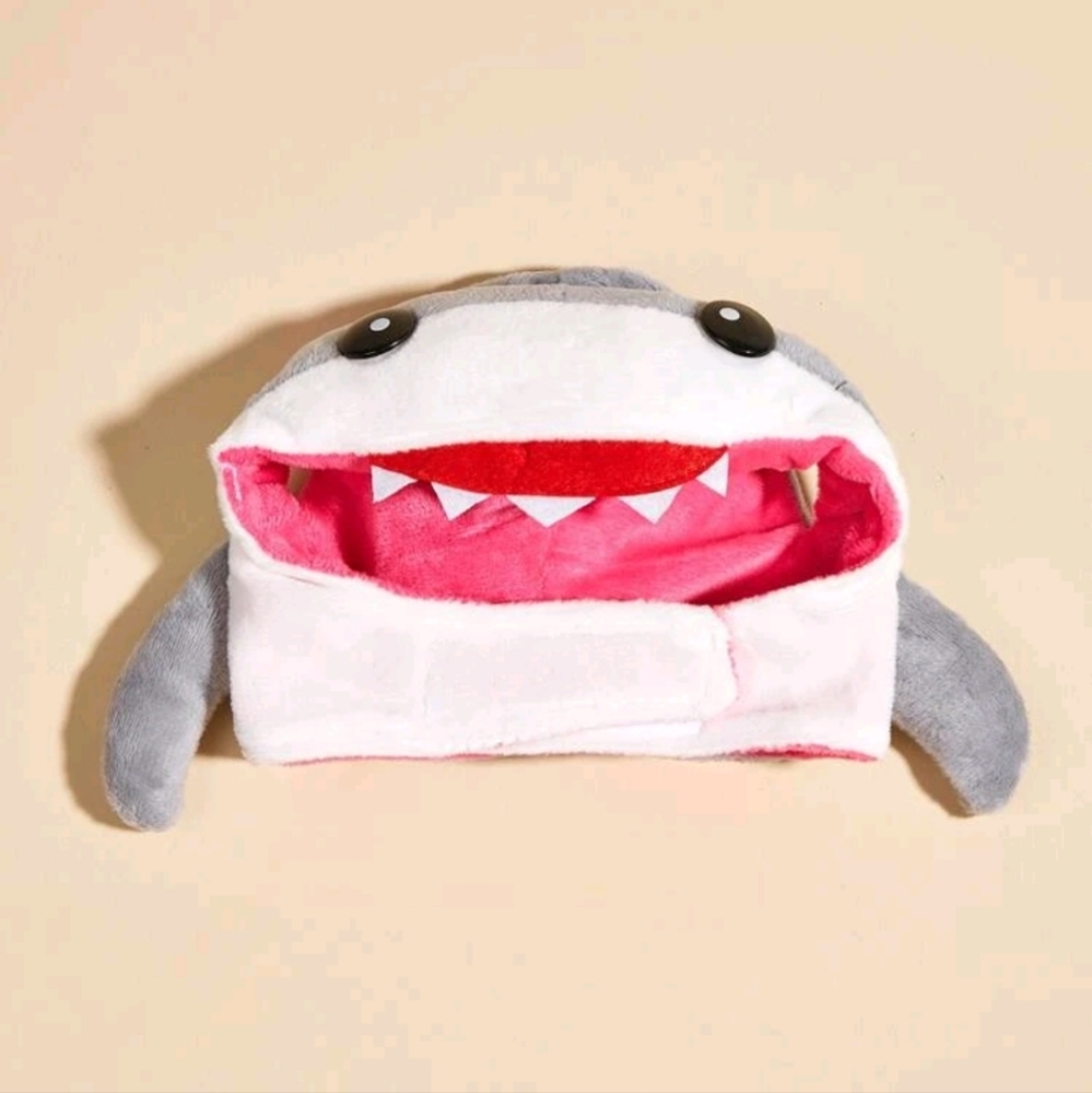 Shark hat for small/medium pets